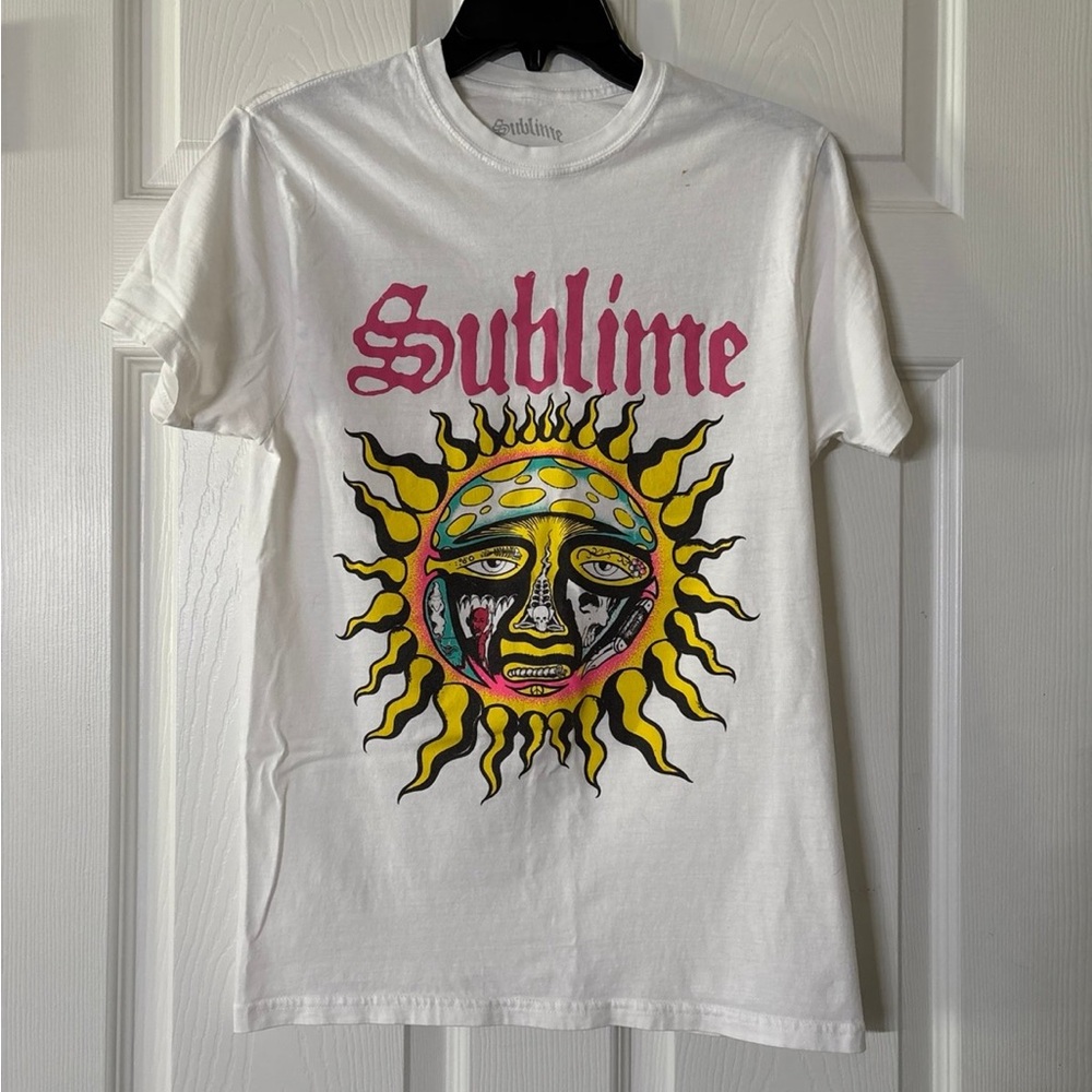 Sublime White Short Sleeve Graphic Tee with Yellow Sun Motif